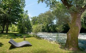 Logis Hotel Restaurant Les 2 Rives - A75, En Bordure De Riviere